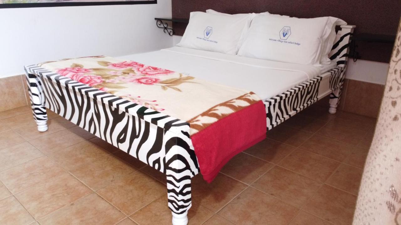 Miryams Village Inn Safari Lodge Sultan Hamud エクステリア 写真