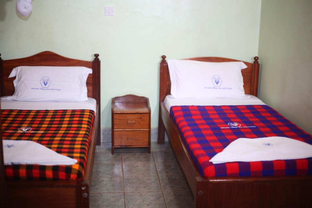 Miryams Village Inn Safari Lodge Sultan Hamud エクステリア 写真